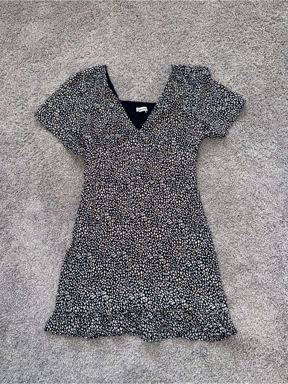 Abercrombie & Fitch Black and White Printed V-Neck Short Dress